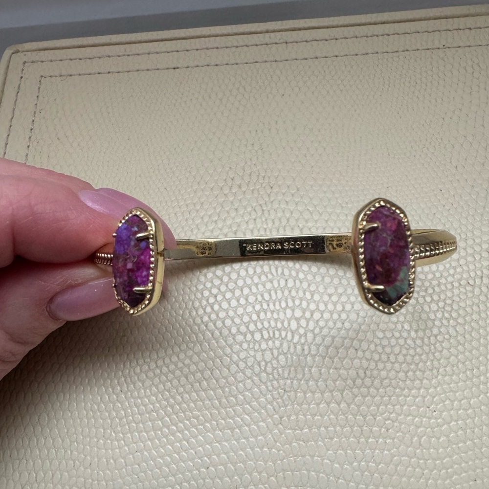 Kendra Scott Elton bracelet in gold and purple magnesite